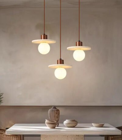 Wabi Sabi-inspirerad taklampa i naturlig travertin TAKLAMPA.SE